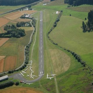 Flugplatz aus der Luft - Segelflugzentrum Ottengrüner Heide e.V. in der ErlebnisRegion Fichtelgebirge